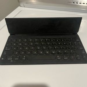 iPad keyboard, picture shows what iPad it fits